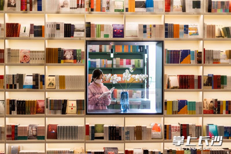 乐之书店橘子洲店空间设计极具特色。长沙晚报全媒体记者 黄启晴 摄