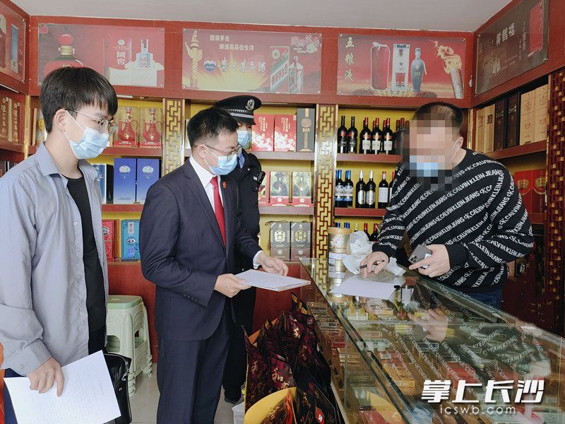 今日，岳麓区人民法院执结一起侵犯“国窖”注册商标专用权纠纷案件。长沙晚报通讯员许振兴摄