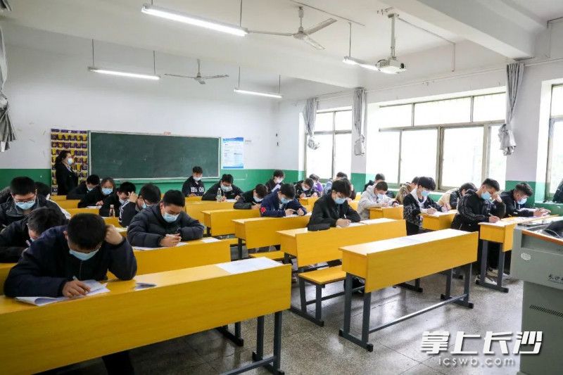 长沙航空职院高职单招笔试现场。均为学校供图 长沙航空职院高职单招笔试现场。均为学校供图