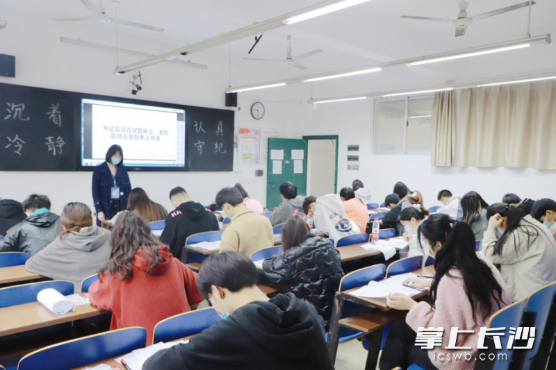 长沙商贸职院高职单招考试现场。 长沙商贸职院高职单招考试现场。