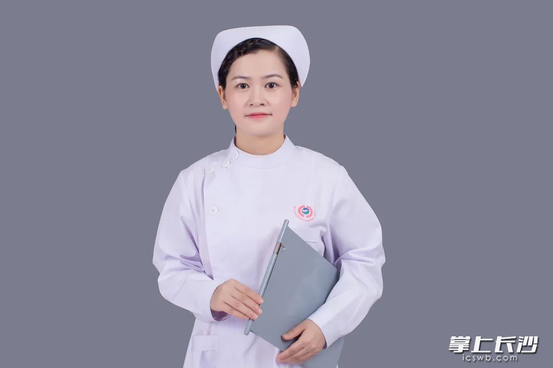 长沙市中医医院急诊科护士、援沪中医医疗队队员黄绘颗。