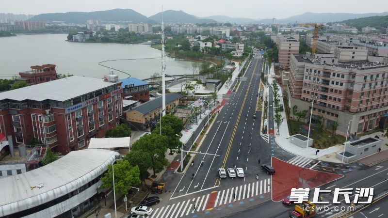29日，岳麓山大科城后湖路（清水路―阜埠河路）最后300米道路放开交通试运行，后湖路实现全线通车。均为长沙晚报全媒体记者 陈焕明 通讯员 邓心怡 摄影报道