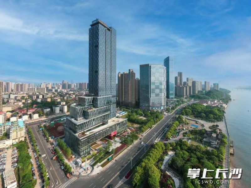 天心区外滩，集聚了大量新消费业态。均为长沙晚报全媒体记者 陈飞 摄