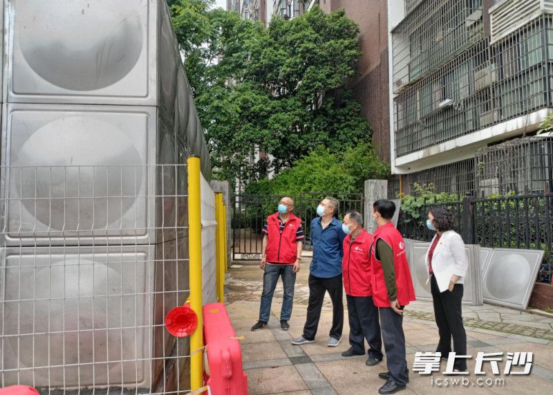 临时水箱建设顺利完工。长沙晚报全媒体记者 王斌 摄