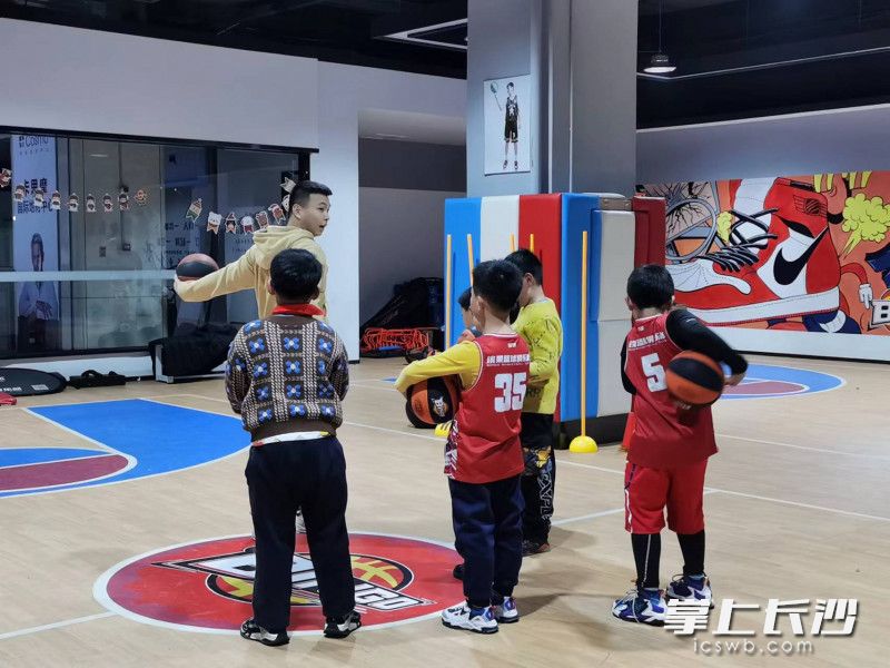 易懿彬热爱体育，也希望更多的孩子爱上体育。长沙晚报实习生 罗杨 摄