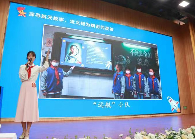 湖南一师一小周雅婷老师带领队员们寻访身边的“不是主角的英雄”。均为长沙晚报通讯员 杨洪霞 供图