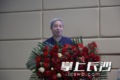 柳肃走进长沙学院，激情开讲《建筑艺术审美与文化遗产保护》。长沙晚报通讯员 张梦霞 摄