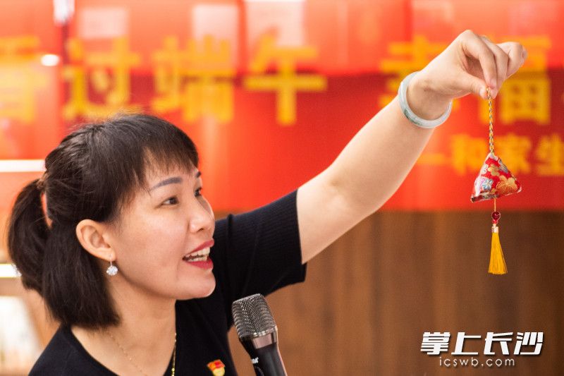活动还通过诵读红色经典的形式，弘扬廉洁文化，搭建廉洁教育平台，有效推动廉洁教育覆盖到社区直管党员以及离退休人员。