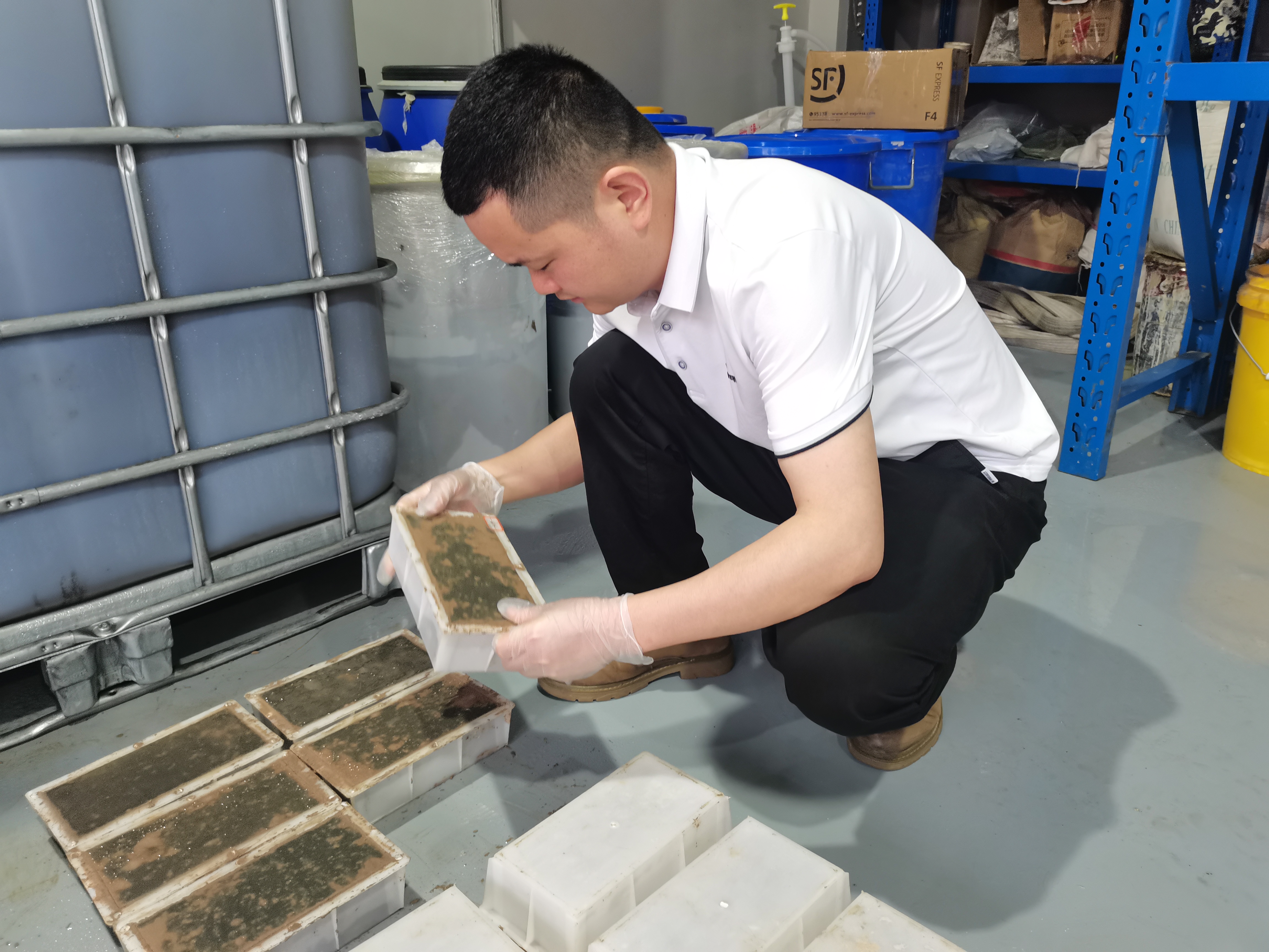 习智琴在工作者。均为受访者供图