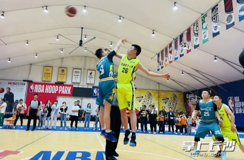 岳麓区西雅博才小学举行“爸爸篮球赛”。均为学校供图