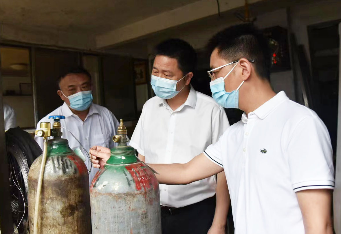 今天，长沙市市场监管部门以“四不两直”方式督查天顶街道青山片区经营性自建房安全整治工作。长沙晚报全媒体记者　周辉霞　摄