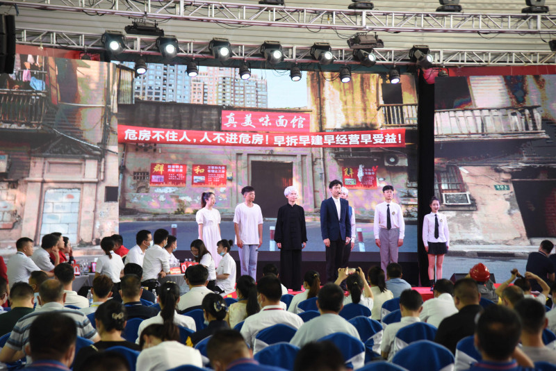 活动现场，情景舞台剧《拆违记》让现场观众深受教育。均为长沙晚报全媒体记者 刘琦 摄