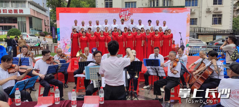 演出现场。
