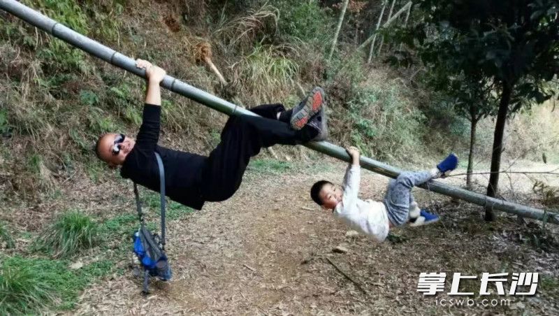这些运动，都是父子一起完成。