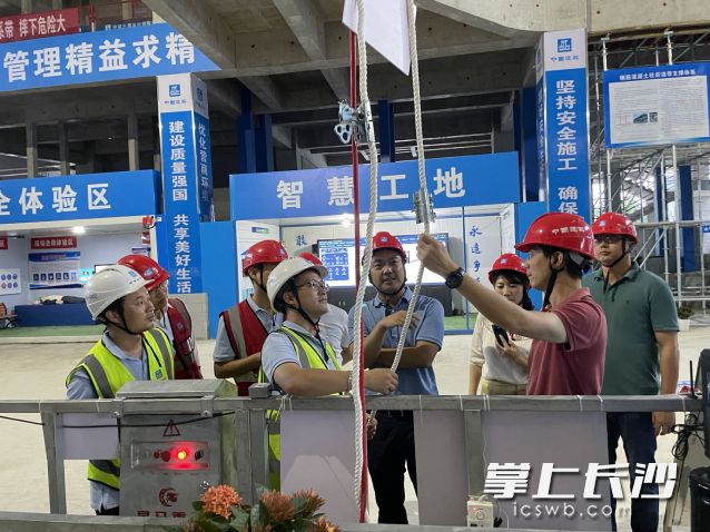 6月21日，长沙市2022年“安全生产月”建筑施工安全生产和质量管理标准化示范观摩会交流活动在中建三局长沙运达中央广场商业三期项目举行。