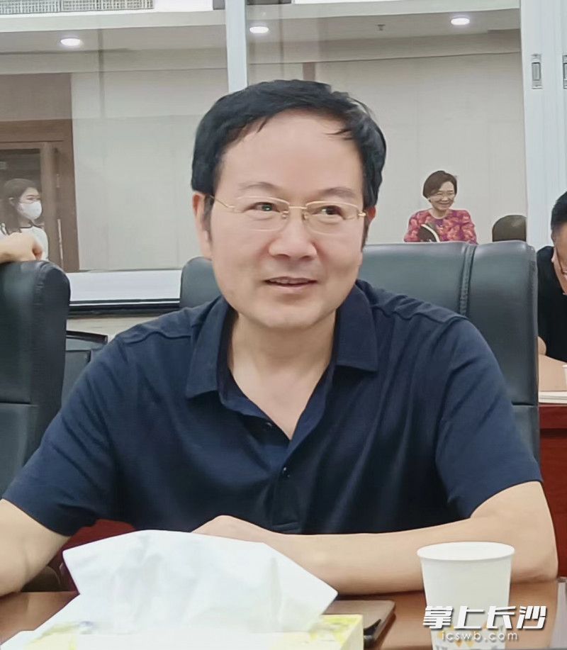 6月23日，长沙市一中校长廖德泉接受长沙晚报等媒体的联合采访。长沙晚报全媒体记者 王斌 摄