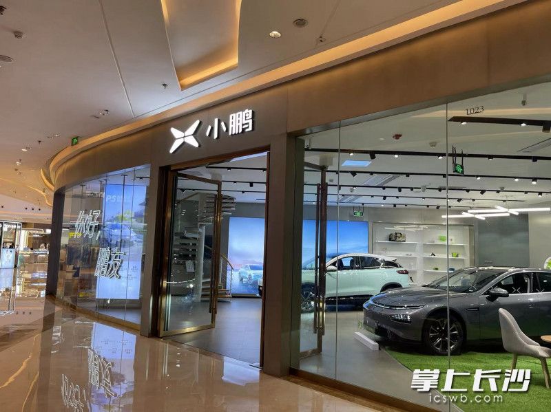存在火灾隐患的4S店。  均为长沙晚报通讯员胡宇波供图