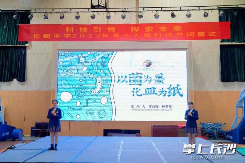 以细菌为油彩，绘制出了以“敬礼逆行者”为题的微生物画，向最美逆行者致敬。