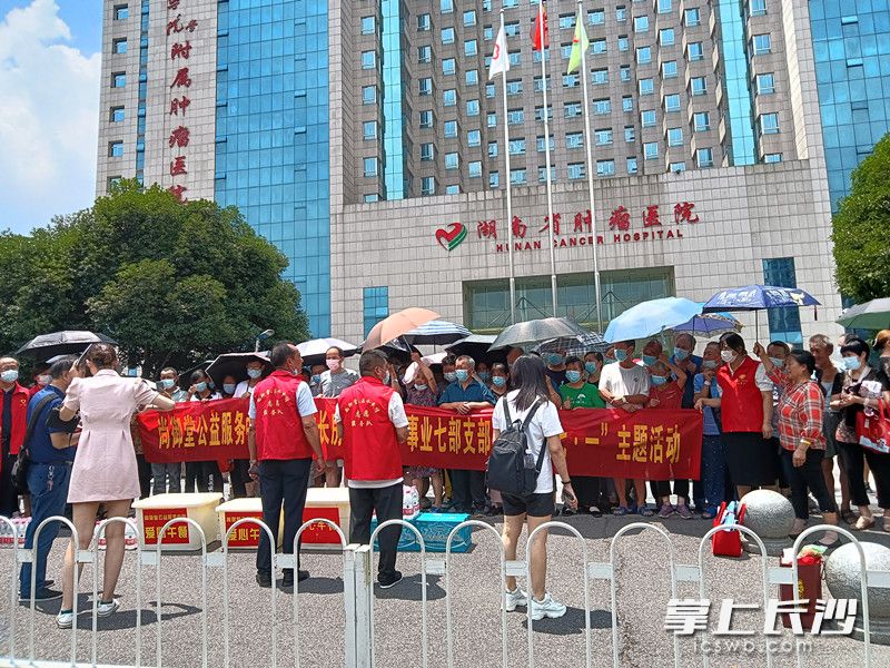在卢洪波的爱心感召下，长房集团长沙成城银山房地产开发有限公司携手尚御堂公益服务中心开展主题党课活动，为更多紧急困难的癌症患者送去爱心午餐。