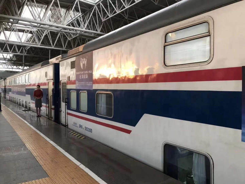 在新疆境内坐旅游专列，是最轻松舒适的玩法。