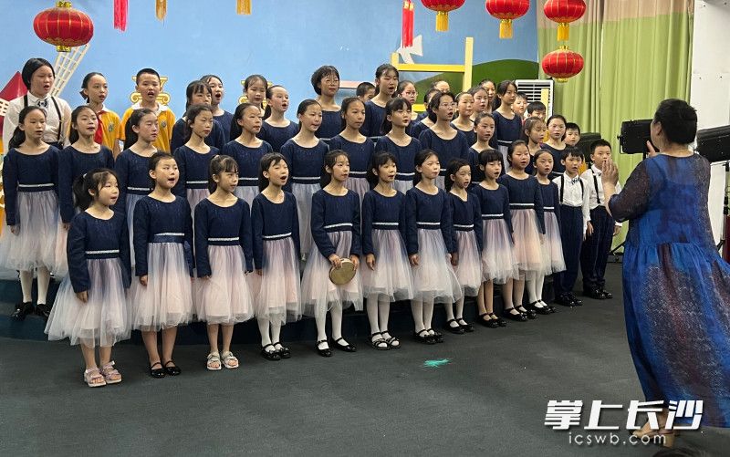 师生纷纷借助表演来诠释出自己心中的湖湘文化。