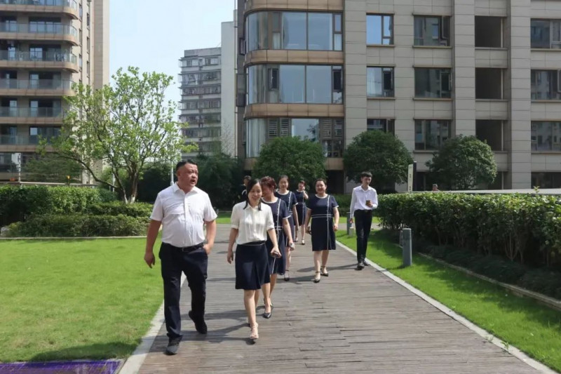 片左一为陈林