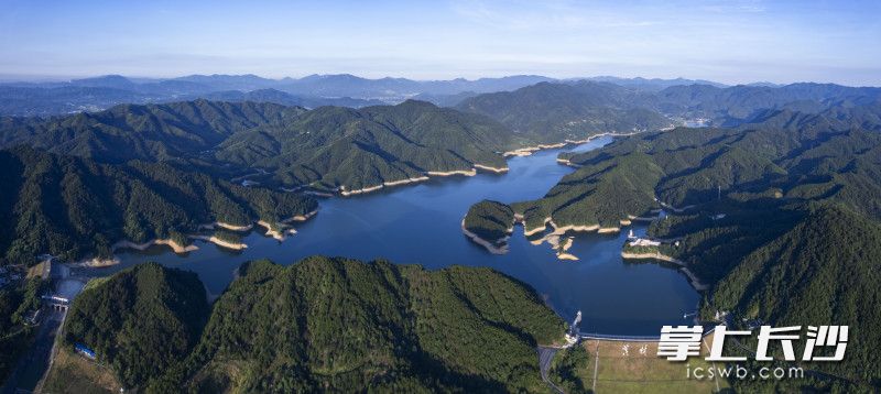 航拍镜头下的黄材水库。  均为长沙晚报全媒体记者郭雨滴、邹麟摄