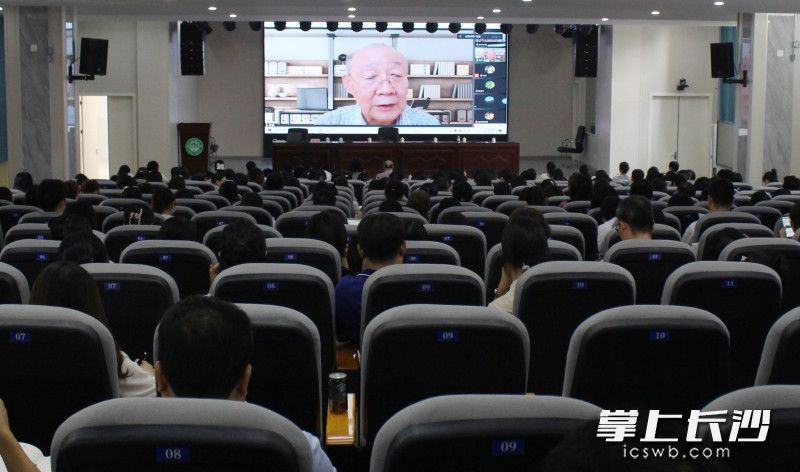 本次集中培训在博才卓越小学举行。均为全媒体记者 刘俊 摄