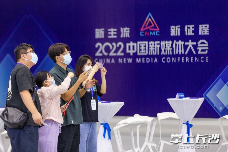 看展的人们。长沙晚报全媒体记者 董阳 摄