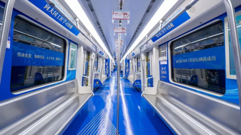 ▲大国工匠主题专列车厢内部。