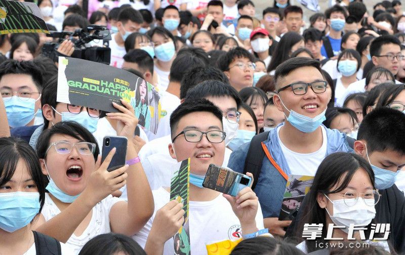 毕业季活动让青春尽情绽放。