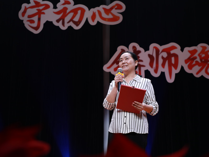 彭代红老师在深情分享。长沙晚报全媒体记者石祯专 通讯员 熊俊摄影报道