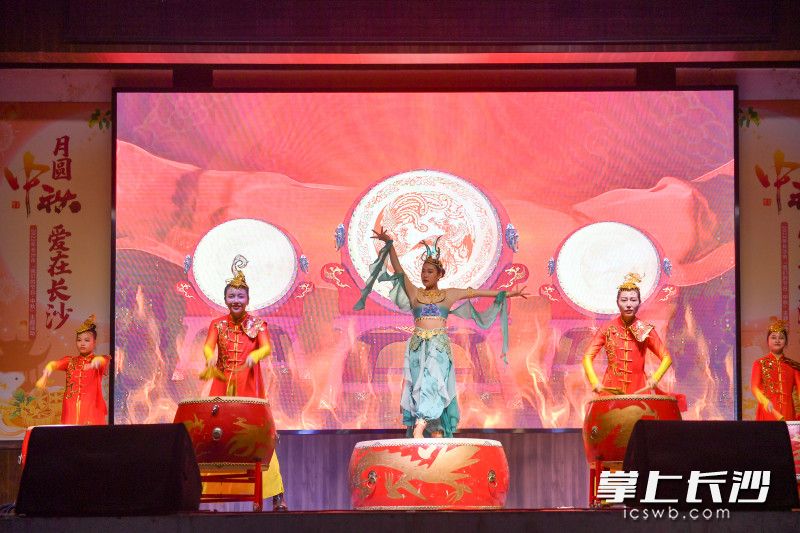 鼓舞《鼓韵中国》。