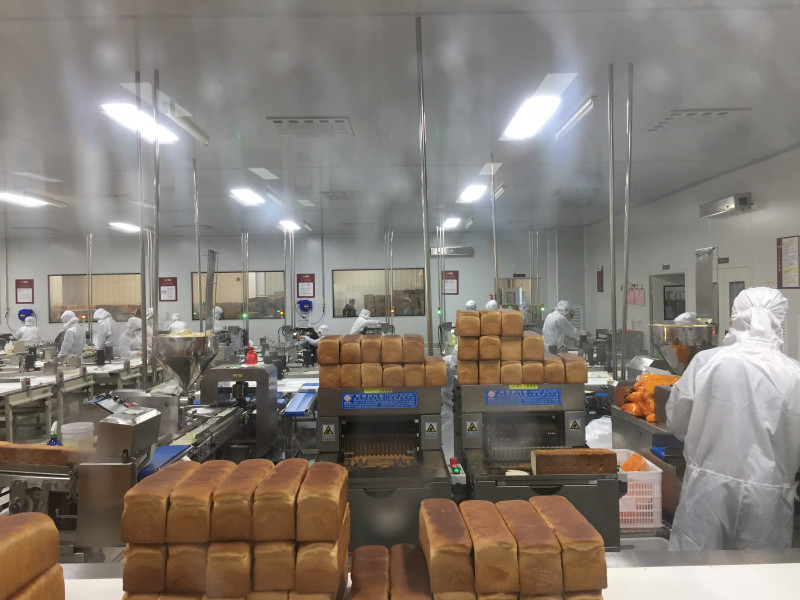 盐津铺子今年上半年净利润增幅居行业前茅。长沙晚报全媒体记者 周斌 摄（资料图片）