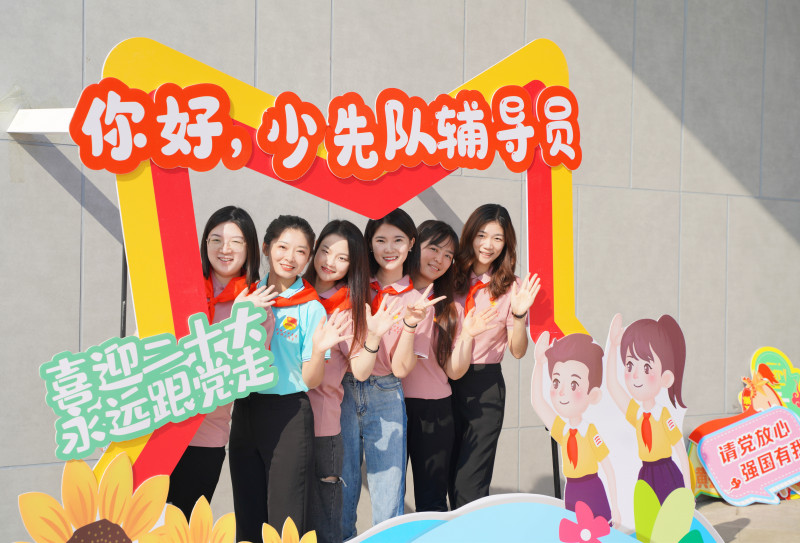 在此次比赛中，少先队辅导员们将全面展示自己的风采。
