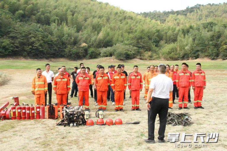 森林防灭火应急演练现场。