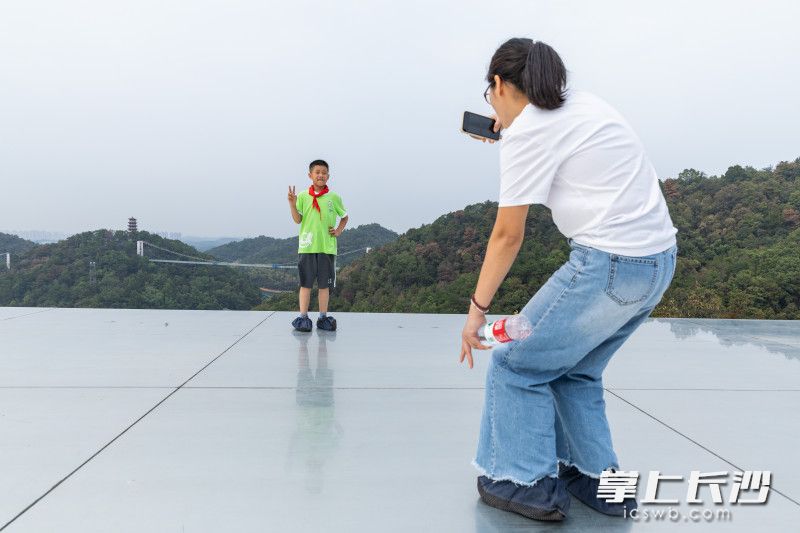 “绿心体验官”用脚步丈量、用眼睛记录绿心之美。 “绿心体验官”用脚步丈量、用眼睛记录绿心之美。