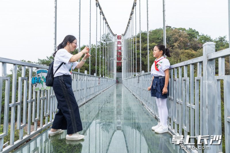 “绿心体验官”不仅看到了长株潭一体化建设的成果和良好的发展势头,更感受到一所城市的温度和品质。 “绿心体验官”不仅看到了长株潭一体化建设的成果和良好的发展势头,更感受到一所城市的温度和品质。