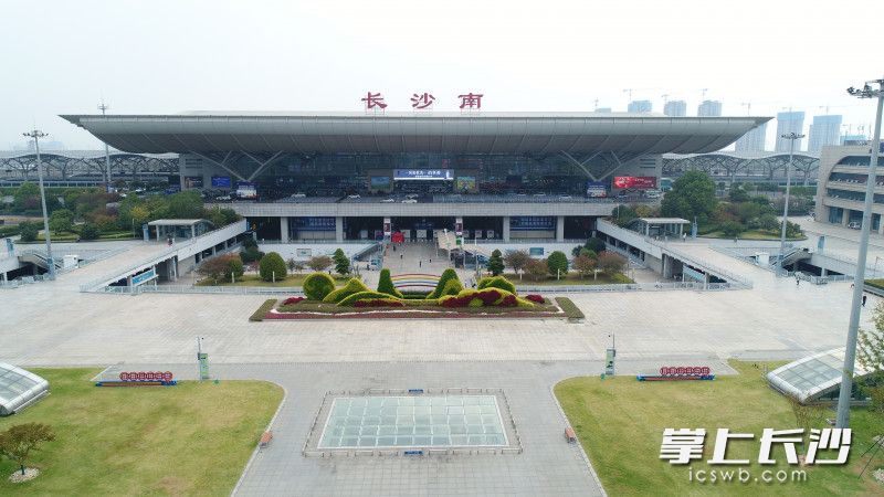 雨花街头150余万盆鲜花喜迎国庆。