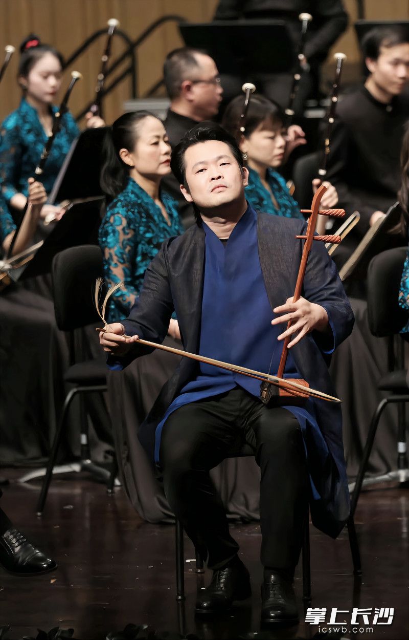 长沙首届国乐艺术节开幕式乐曲《夜深沉》演出现场照片。