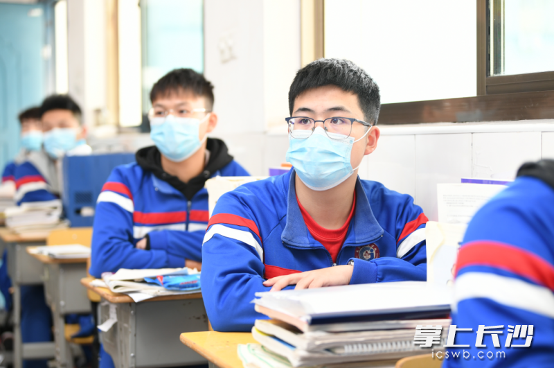 长沙财经学校学生在上课。