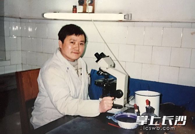 曾德繁生前在工作岗位上。