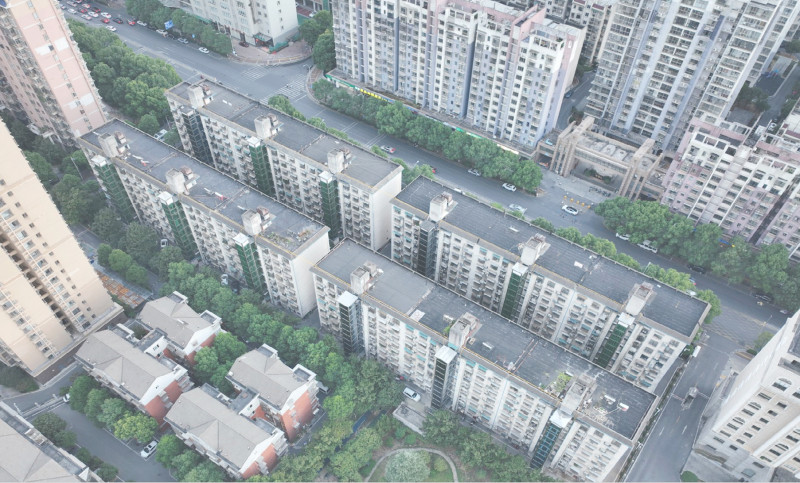 芙蓉区累计完成既有住宅加装电梯680台，图为加装电梯后的荷花园地税局宿舍。长沙晚报全媒体记者 陈焕明 通讯员 艾舟 摄影报道