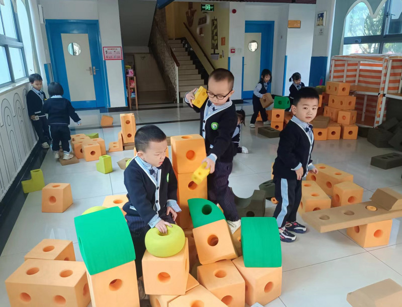 湖南省人民政府机关幼儿园的孩子们正在玩自主游戏。均为长沙晚报全媒体记者 陈良 摄 湖南省人民政府机关幼儿园的孩子们正在玩自主游戏。均为长沙晚报全媒体记者 陈良 摄