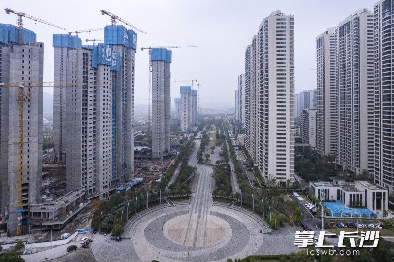 梅溪湖超级中轴中段已施工完毕。长沙晚报全媒体记者 郭雨滴 摄