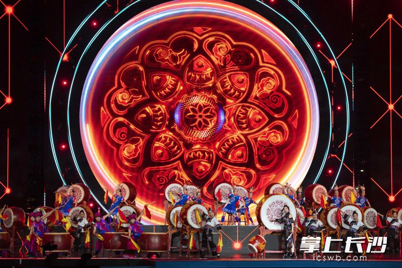 节目《迎客鼓》。