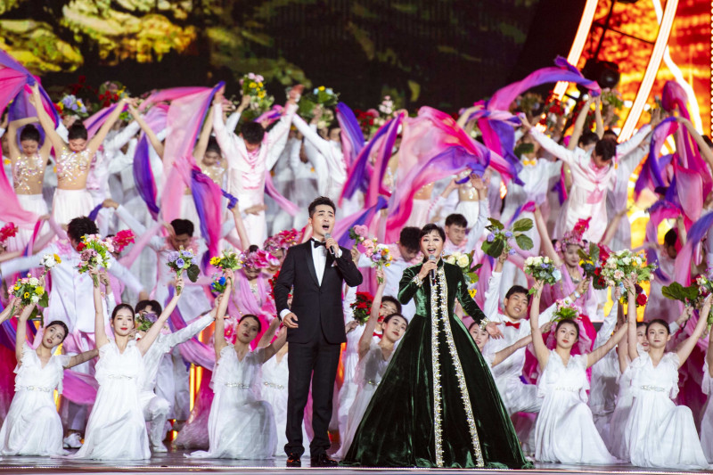 合唱《我和我的祖国》。