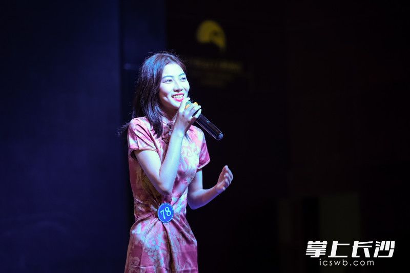 选手们在推介家乡旅游资源。