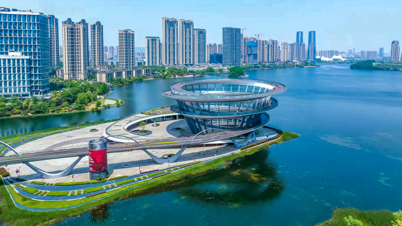 500万立方米的梅溪湖已成享誉全国的人工湖泊治理典范标杆。资料图片