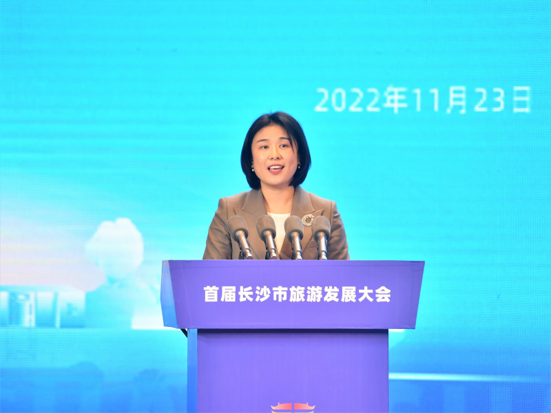 在长沙文旅投资推介暨文旅融合发展论坛上，宁乡市委常委、市委宣传部部长胡珊珊现场推介宁乡。长沙晚报全媒体记者 邹麟 摄